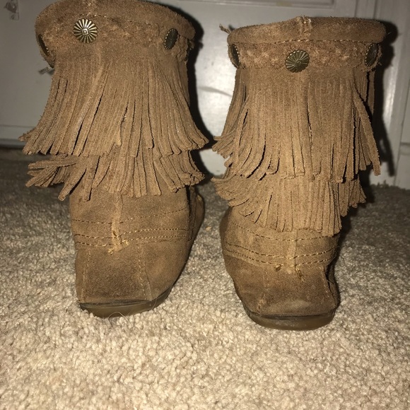 Minnetonka Double Fringe Tamper Boot - Picture 3 of 5